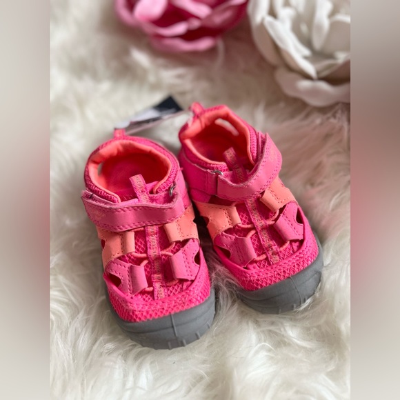 3/$20 NWT Oshkosh B’gosh Swimming Shoes for Girls Size 7c - Picture 2 of 3